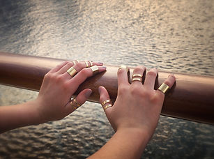 Handen met ringen