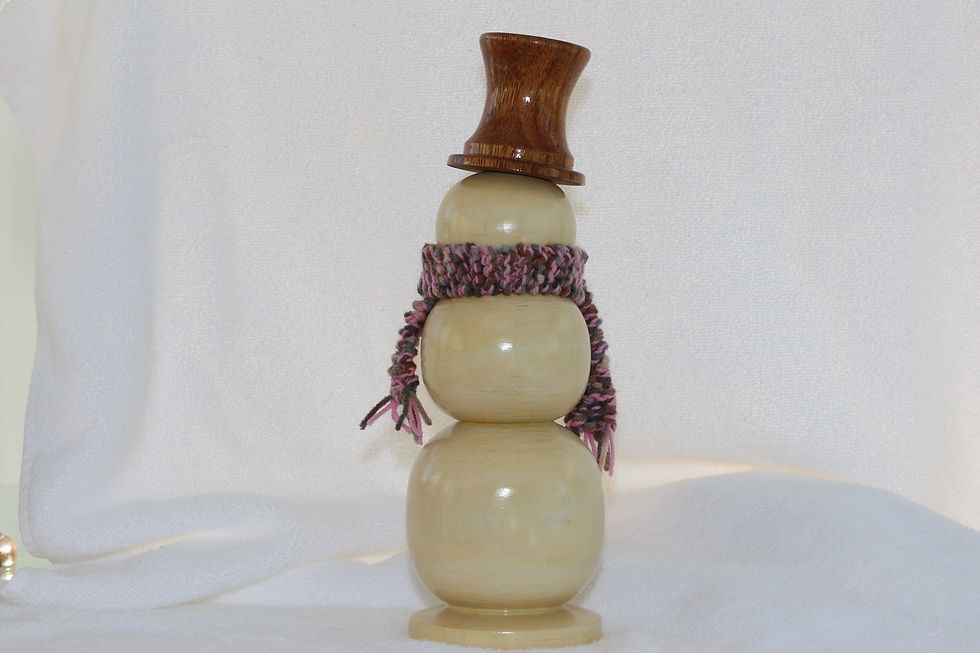 Miniature : Bonhomme de neige - Cèdre blanchi + Parota - acc. rose,noir,turquoise