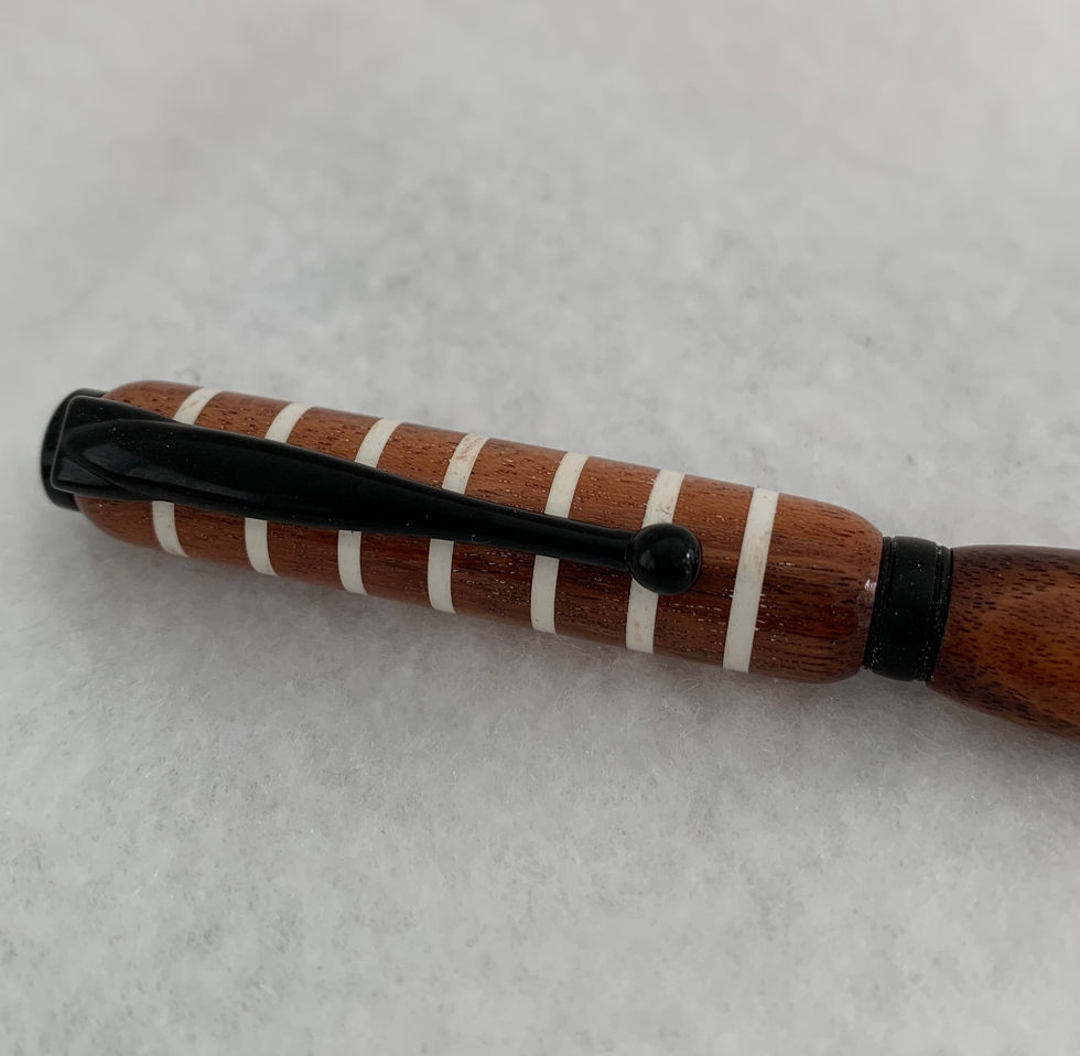 Miniature : Stylo-bille - Laminé - Rosewood Patagonia + Epoxy blanche    & Chrome noir