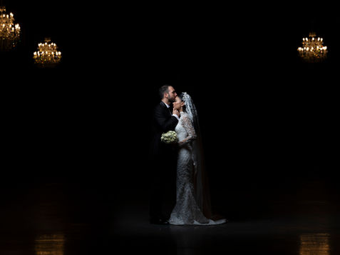 Tijdloos huwelijksportret van bruidspaar door huwelijksfotograaf in Vlaanderen en België