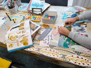 Le Collage Ludique et Thérapeutique : Une Aventure Créative pour le Bien-être Mental