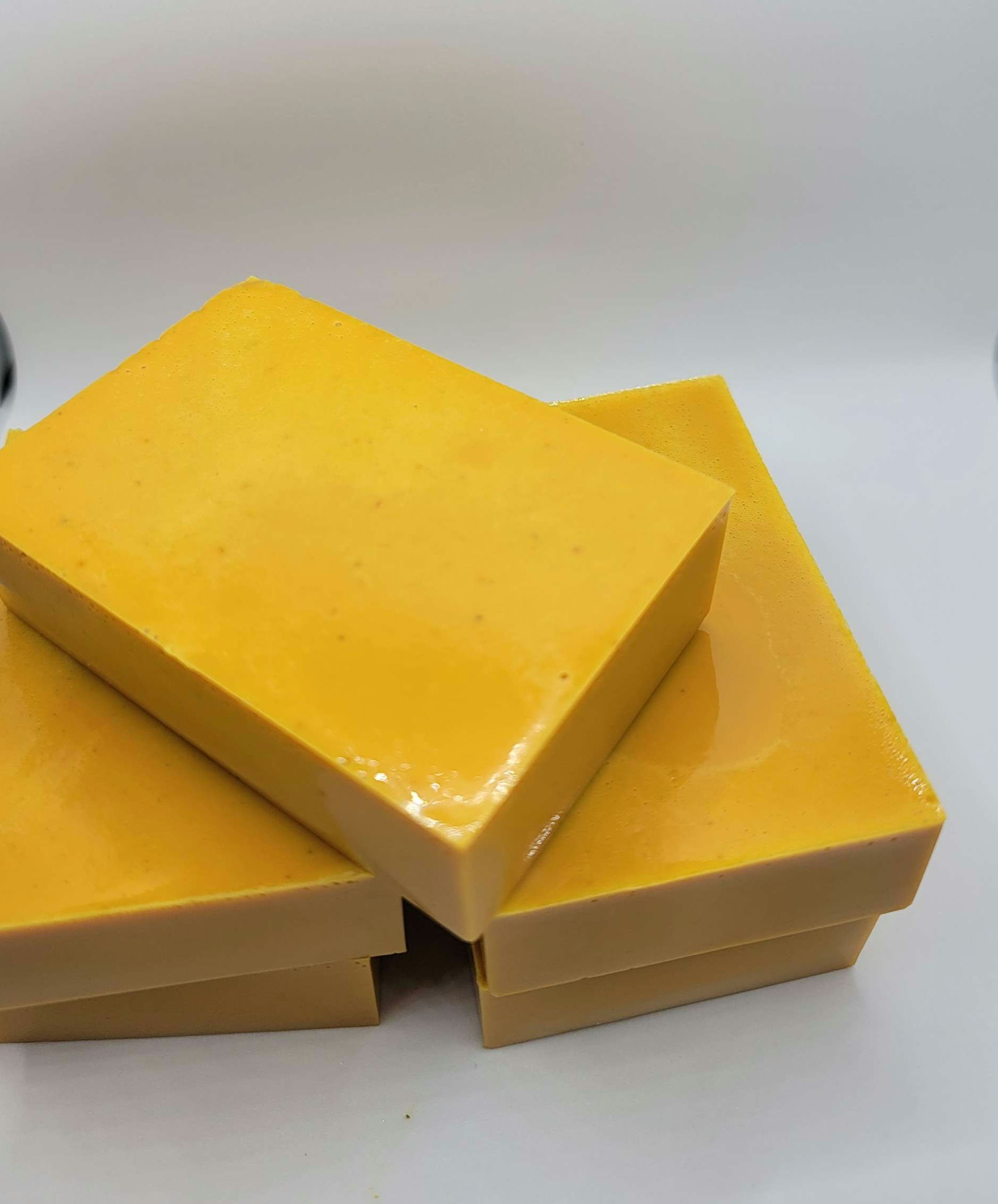 Goatmilk with turmeric and honey