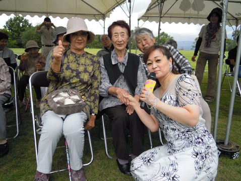 荒神山公園・福祉歌謡コンサートへ🎤🎵