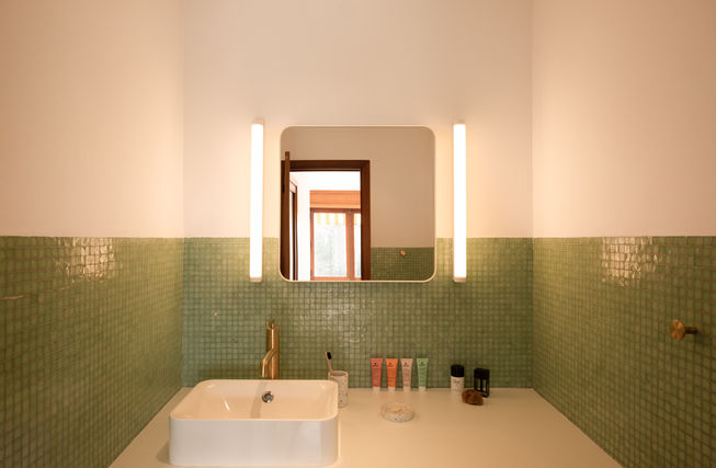 Maab architectes - architecte à Marseille - achitecture & architecture intérieure - mobilier - rénovation réaménagement - Appartement Eden Roc - Muller Van Severen - Canapé Togo - USM mobilier - carrelage mosaïque - India Mahdavi