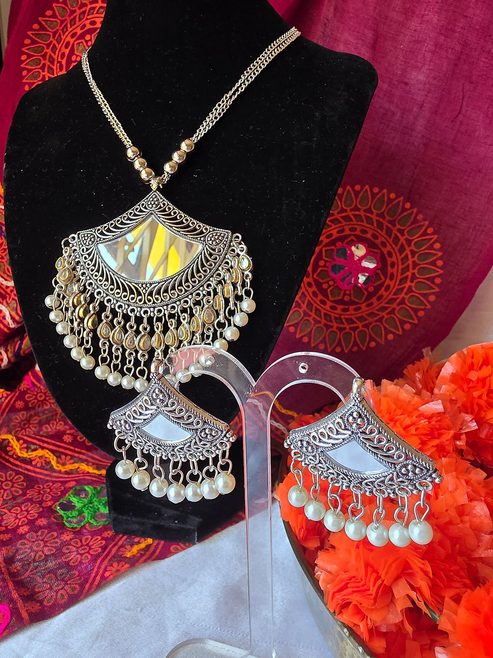 Thumbnail: Long chain with earrings