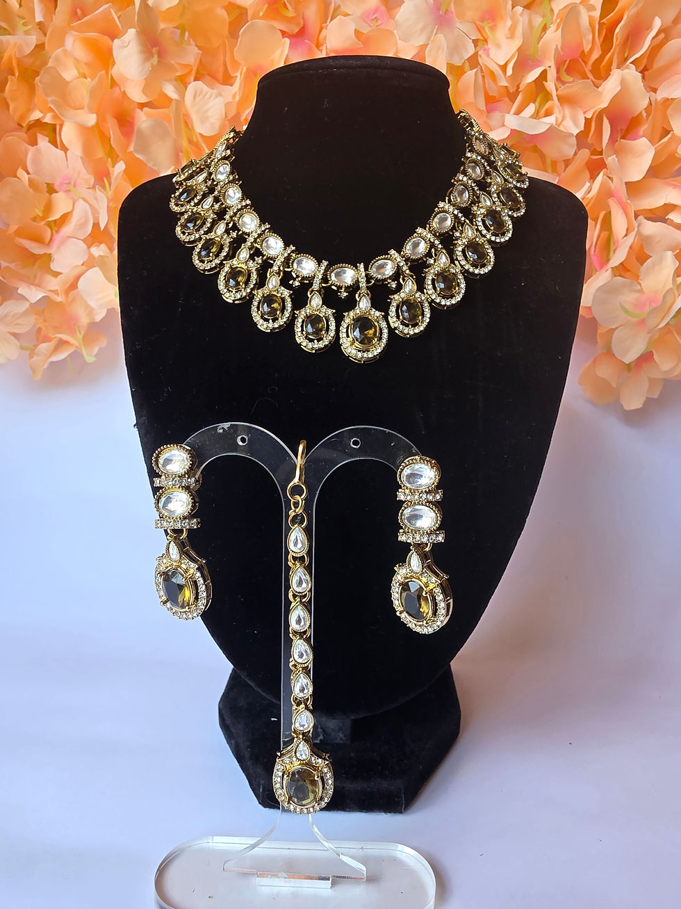 Thumbnail: Taare Necklace Set