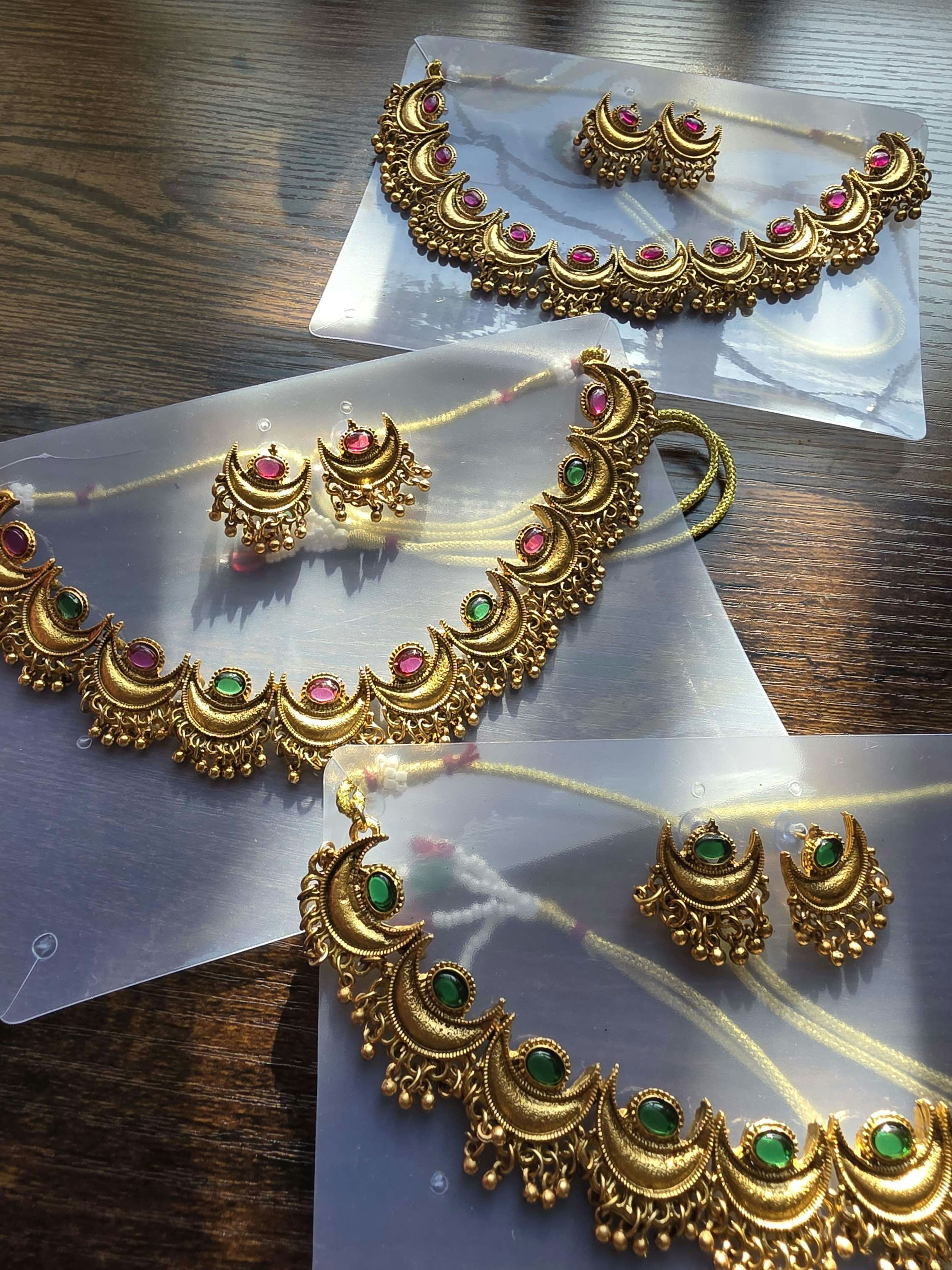 Moon choker set