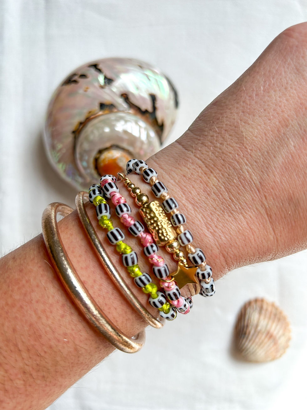 Miniature : BRACELET AMULETTE SUR CORDON