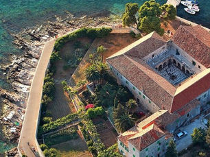 HVAR – FRANJEVAČKI SAMOSTAN »GOSPE OD MILOSTI«