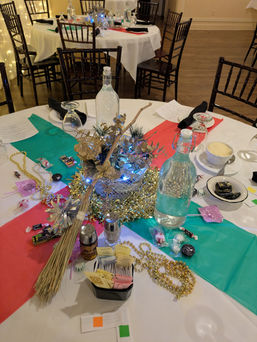 Festive table setting with Italian flag colors, bottles, and shimmering decorations.