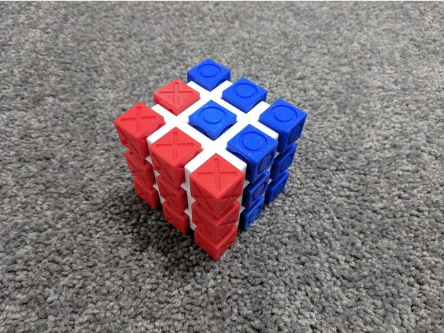 Miniature : Cube rouge, blanc et bleu avec des formes géométriques ; imprimé en ligne.