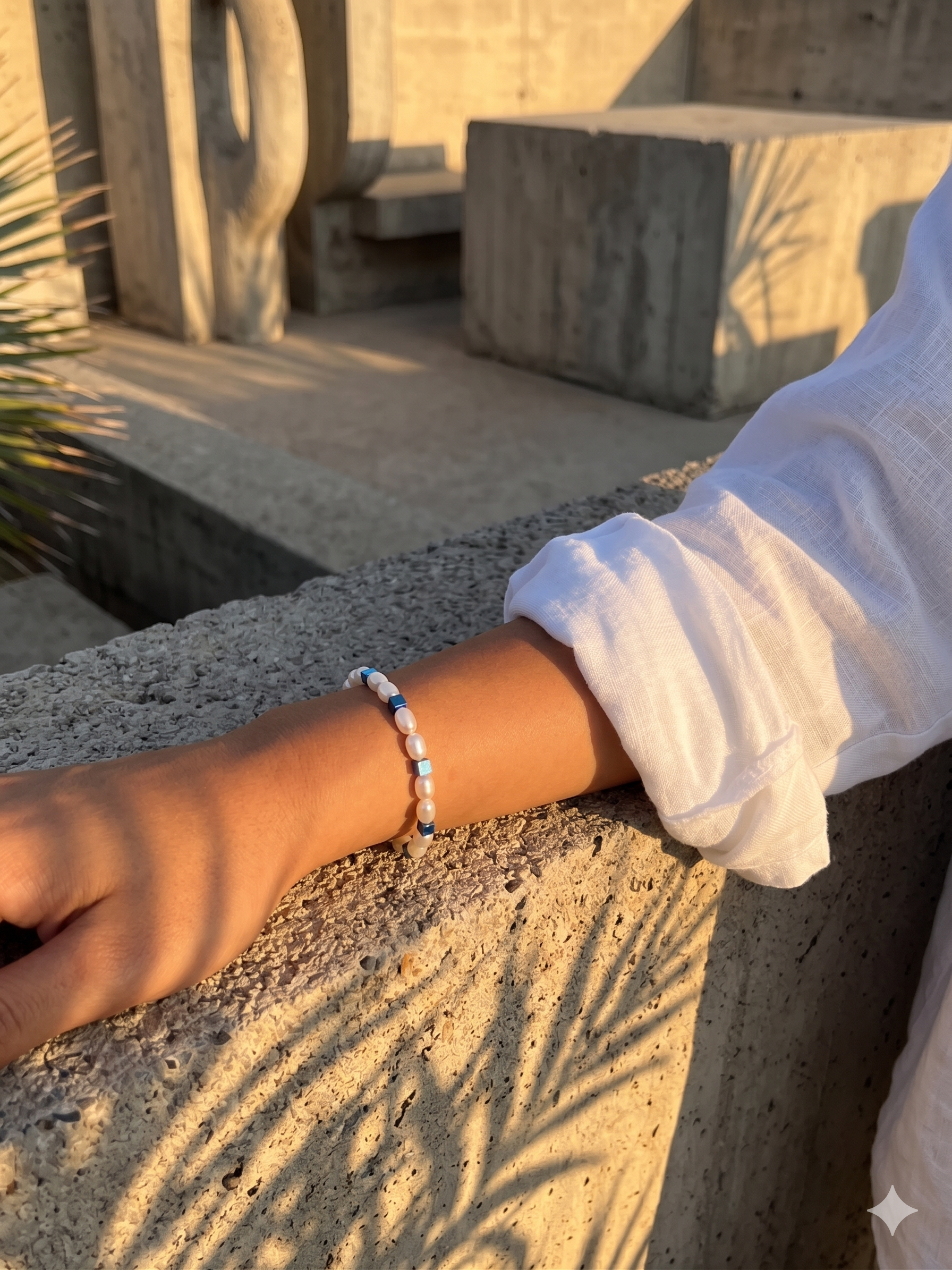 BLUE SIGNAL — Pearl & Hematite Bracelet