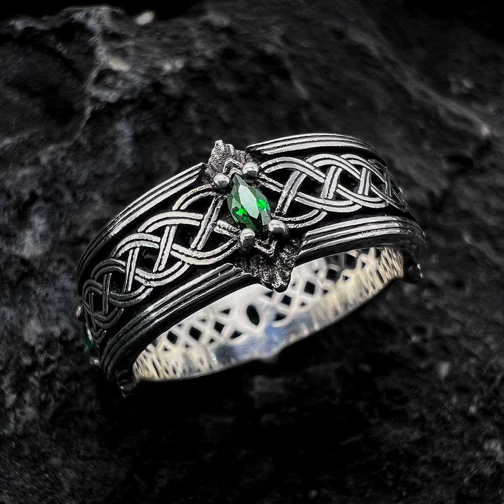 The Emerald Heritage Celtic Ring