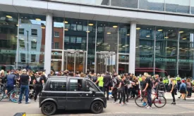 Protestos contra Mídia Pre$$titute$ em Londres: Prédio da ITV News e do Channel 4 News é invadido