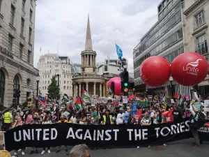 COVID-19: ENORMES protestos anti-lockdown atingem Londres