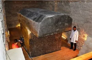 EGITO: O Serapeum de Saqqara: Um Túnel Gigante de Luz?