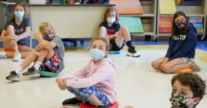 RESULTADO: Um grupo de pais enviou as máscaras covid de seus filhos a um laboratório para análise