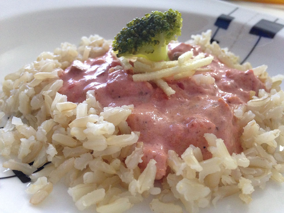 Estrogonofe de frango ao molho de beterraba e tomate