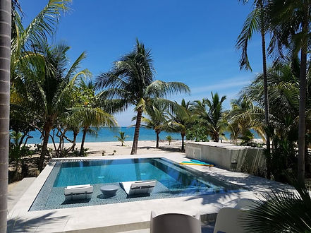 Pikni Beach House: Oceanfront Villa with 5 Bedrooms