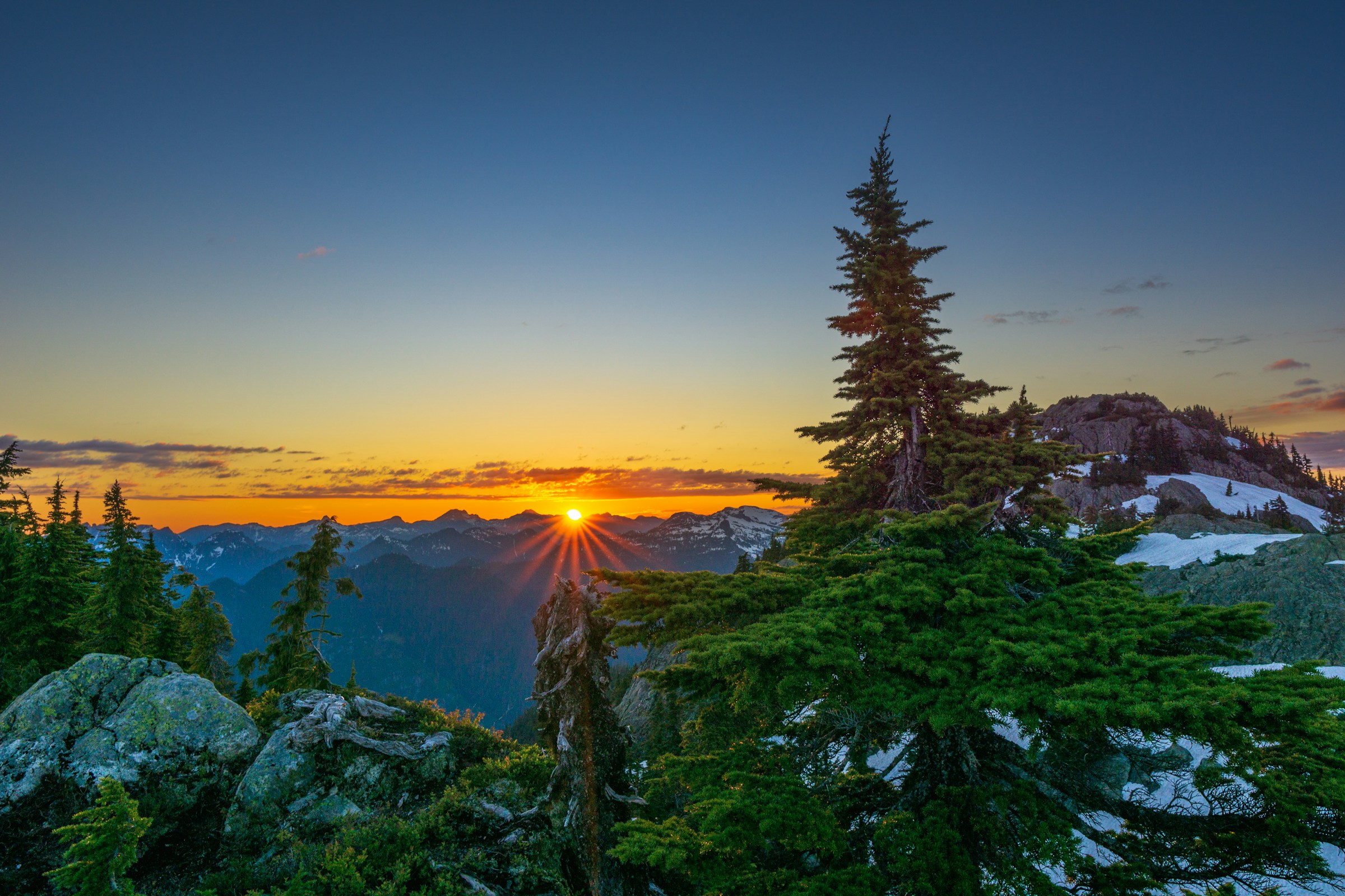 Mount Seymour 日落与山景