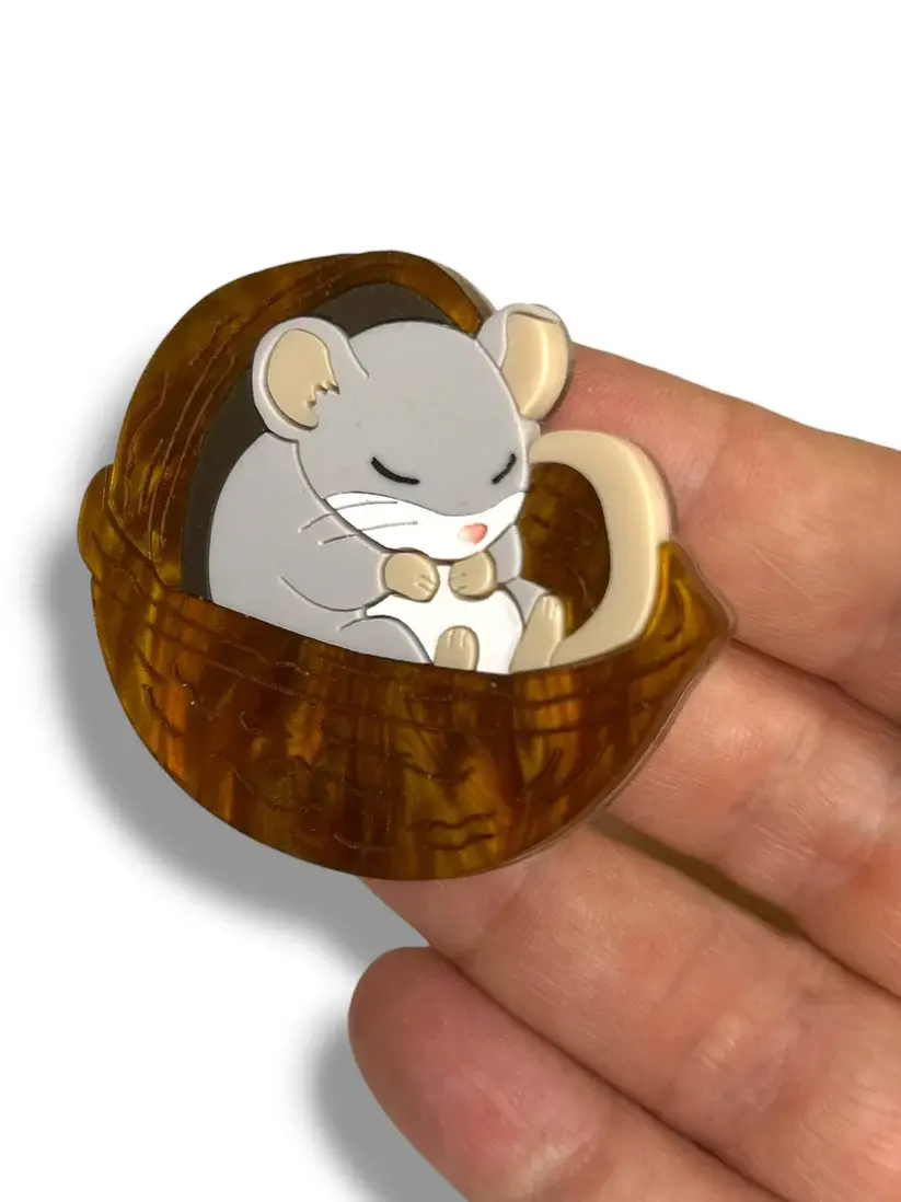 Thumbnail: Mouse in a Walnut Shell Brooch