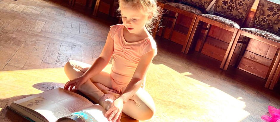 danza consapevole	conscious dance	achtsames Tanzen crescita personale attraverso la danza	personal growth through dance	persönliche Entwicklung durch Tanz intelligenza emotiva e danza	emotional intelligence and dance	emotionale Intelligenz und Tanz danza e consapevolezza di sé	dance and self-awareness	Tanz und Selbstwahrnehmung danzaterapia	dance therapy	Tanztherapie.educazione emotiva	emotional education	emotionale Bildung sviluppo personale	personal development	persönliche Entwicklung movimento consapevole	mindful movement	achtsame Bewegung spazio creativo protetto	safe creative space	geschützter kreativer Raum benessere psicofisico	mental and physical well-being	psychisches und körperliches Wohlbefinden espressione corporea	body expression	körperlicher Ausdruck corpo e mente in armonia	body-mind harmony	Harmonie von Körper und Geist conoscere sé stessi	self-discovery	sich selbst kennenlernen.come sviluppare l’intelligenza emotiva con la danza	how to develop emotional intelligence th