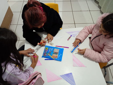 Dias 13 de Junho 2025TEMA: Obra com linhas retas.Fazendo arte com Michelangelo