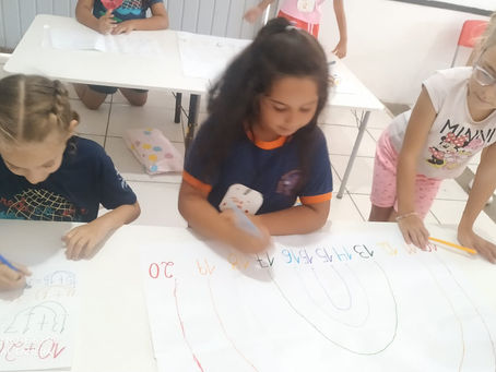 27/02/2025 *Brinco e aprendendo com as cores.*