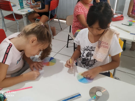 10/03/2025 07 a 09 anos *Girou, girou a cor mudou.*