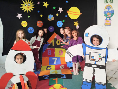 Dias 09 de Julho 2025#Atividades 4 a 6 anos # Título: Amarelinha Espacial