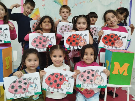 20 de Agosto 24/4 e 5 anos /As crianças criaram joaninhas para fazermos a contagem em agrupamentos .