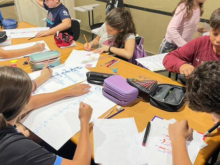 📅 Segunda-feira | 04/05/2026👩🏫 Flávia Brum