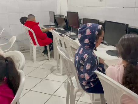 Quarta-feira • 27/08/2025👧👦 Turma: 10 a 14 anos REDE AO MAR EM AÇÃO📚 Tema: Informatizando a Pronúncia