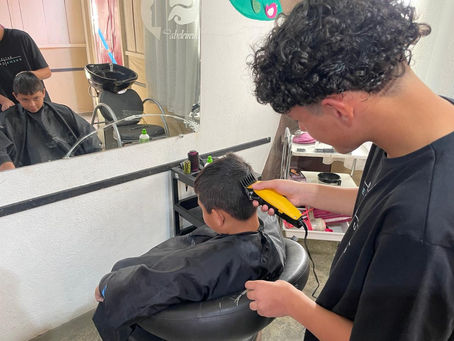 11/08/25 ASSOCIAÇÃO REDE AO MAR EM AÇÃO 👦👧 Turma: 10 a 14 anos Curso de Corte e Cabelo