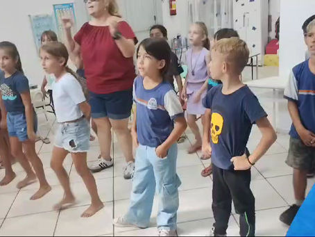 19/03/2025 - 6 e 7anos -*Vamos cantar e dançar*