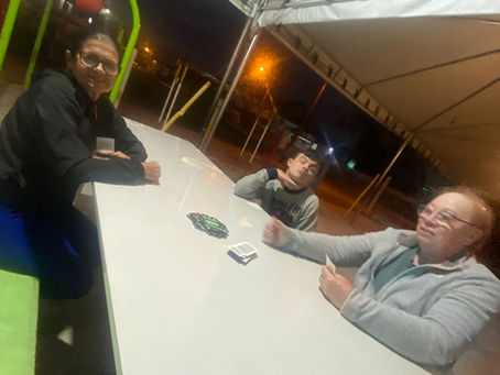 🗓️ Data: 21/07/2025👵👴 Turma de Idosos 60+🧠 Neuropsicopedagoga.  Atividades do dia: Jogo de Cartas UNOBrincadeira com o Pop It