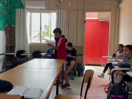 📘 Quarta-feira • 22/10/2025👧👦 Turma: 10 a 14 anos🕒 Tema: Conjugando o tempo📖 História: Português — Modos e Tempos Verbais