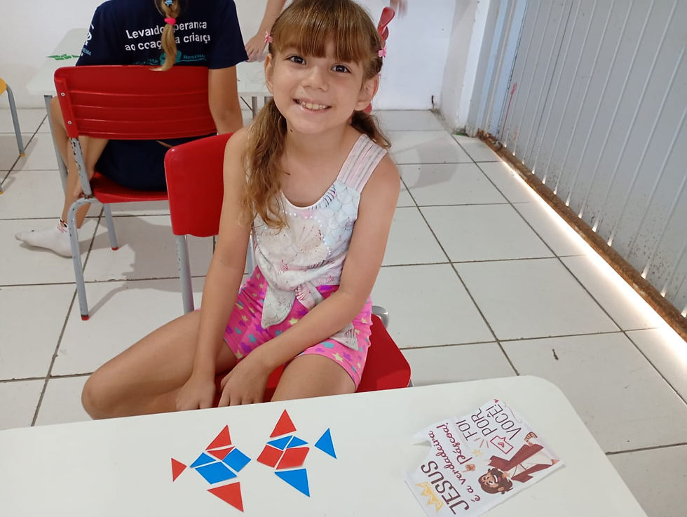 ✨ Quinta-feira – 23/04/2026👩🏫 Sandra Ogg 🧩 Tema: Tangram – mil e uma possibilidades de criação