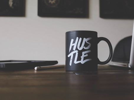 ADOTE UMA CANECA NO TRABALHO.