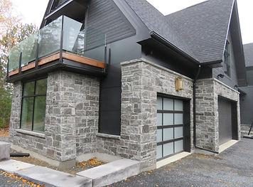 A house built with Elite Blue Sawn Height colonial brick