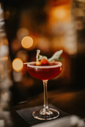 Cocktail Fotografie Berlin Van Gogh Pianobar - Gastronomie Fotografie Berlin; stimmungsvolle Aufnahme eines Cocktails in der Van Gogh Pianobar.