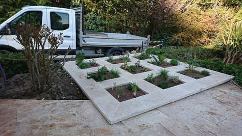 Création d'une jardinière façon potager en travertin