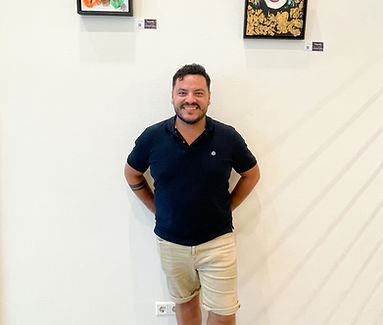sculpture and painting in modern geometric style and bold colours by Mallorca artist Jhosep Bocanegra