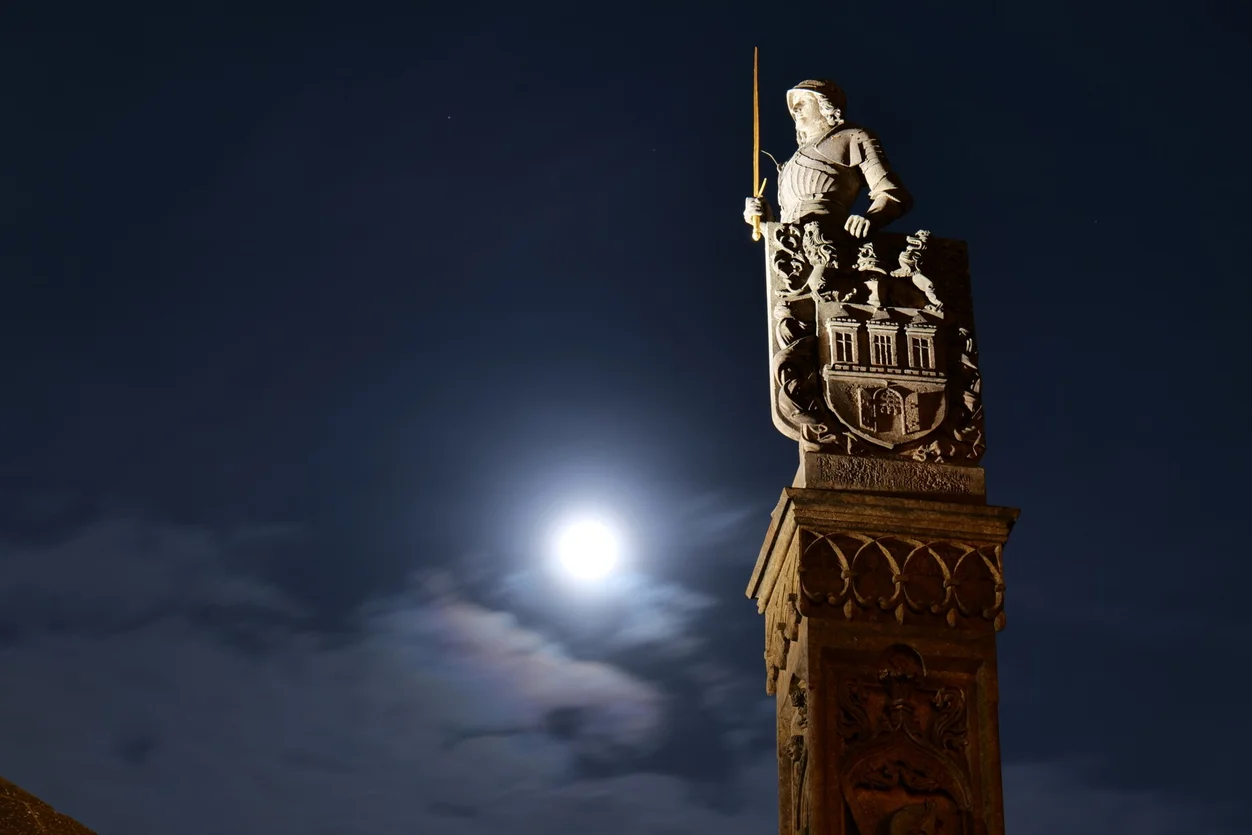 Soldie Bruncvic watching at night