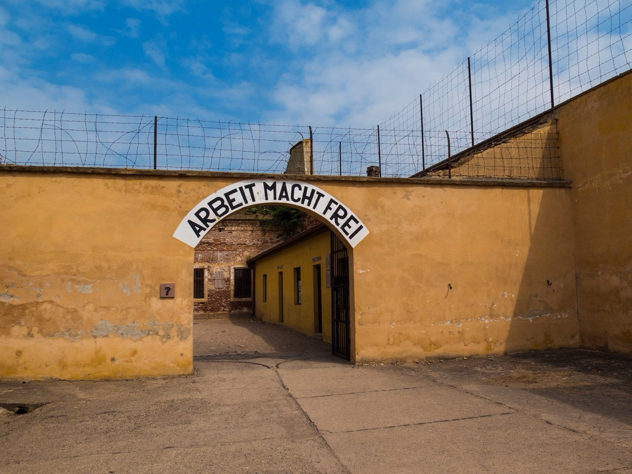 Arbeit macht frei