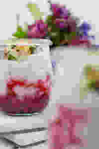 Kokos-Michreis mit Tonka-Himbeeren