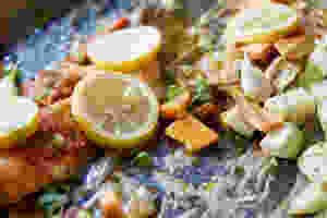 Zitronenhühnchen mit buntem Gemüse aus dem Backofen