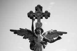 EL-ANGEL-DE-LA-LAPIDA