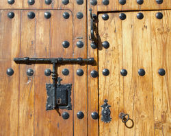 EL-PORTÓN-DE-MADERA