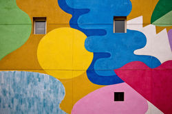 FACHADA-EN-COLORES-CON-3-VENTANAS